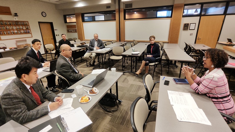 代表团与农业与自然资源学院院长Tiffany Heng-Moss教授、农艺与园艺系主任 Martha Mamo教授、植物病理学系主任Loren Giesler教授等代表就植物保护(3+1合作办学)项目进行工作会谈0.jpg