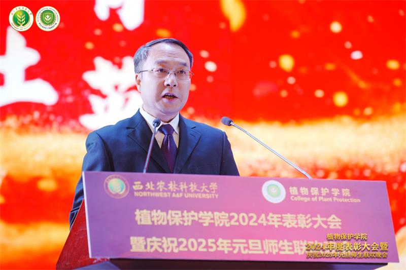 8001.樱花小说
党委书记黄明学主持表彰大会.jpg