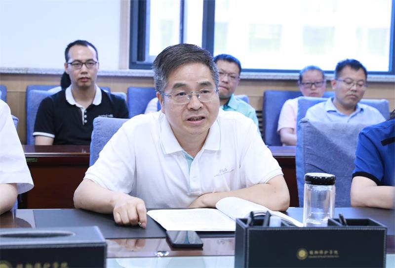 b398e4fcc86e43d0bb5c430d9162dc02.jpg 张俊杰书记主持会议800.jpg