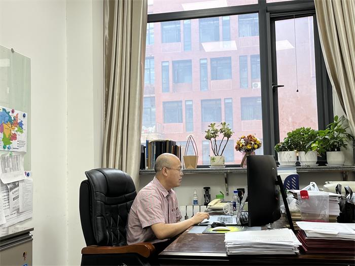 胡小平院长介绍樱花小说
及学科概况2-700.jpg